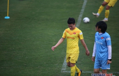 Quang Hải chấn thương, rời sân sớm trong buổi tập ĐTVN