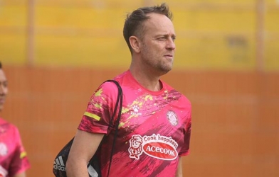 HLV Polking: 'Tôi không muốn nói về trọng tài'