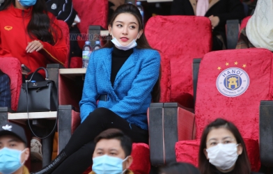 Á Hậu Huyền My thể hiện tình cảm với 'hot boy ĐTVN'