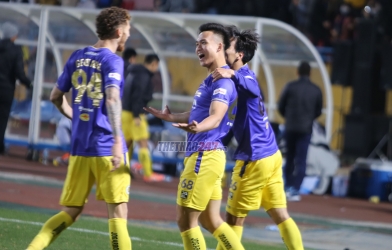 Bùi Hoàng Việt Anh tặng HCV cho 'người đặc biệt'