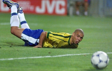 Tin bóng đá HOT sáng 11/2: Cafu tiết lộ lý do Ronaldo mờ nhạt tại WC 98