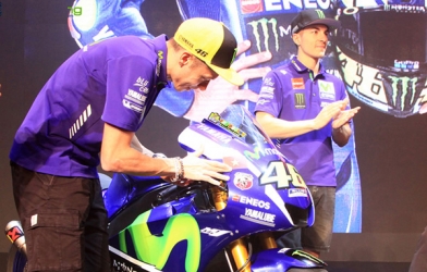 Vì sao lá cờ Việt Nam sẽ đồng hành cùng huyền thoại Rossi tại MotoGP 2017?