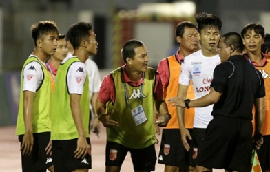 CLB Long An sa thải HLV, cách chức đội trưởng