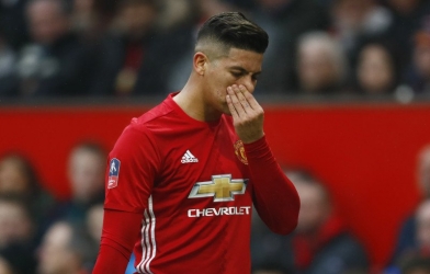 Cầu thủ MU tái hiện pha ‘đạp Ibra’ với Hazard