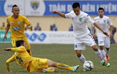 CLB Hà Nội đả bại FLC Thanh Hóa nhờ pha phản lưới phút 90