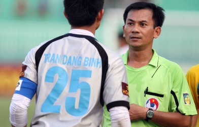 Trọng tài trận HAGL từng bị treo còi 10 năm