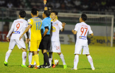 Đã có quyết định về tấm thẻ đỏ của A Hoàng