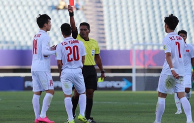 U20 Việt Nam mất trụ cột vì 2 tình huống gây tranh cãi