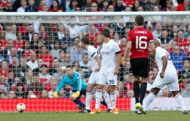 Man Utd 2008 XI hòa kịch tính trong ngày tri ân Carrick