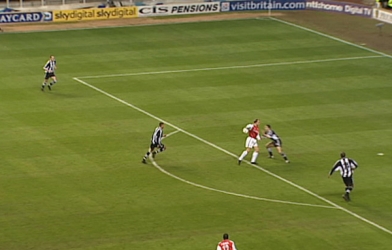 Chiêm ngưỡng siêu phẩm đẹp nhất Ngoại hạng Anh 25 năm qua