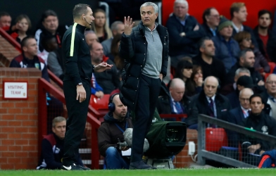 Thêm một trọng tài bỏ việc vì Mourinho
