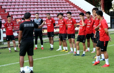 HLV Thái Lan e ngại ‘phong cách Việt Nam’ của S. Khánh Hòa