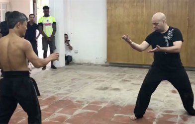 Mục đích thực của Flores: Huỳnh Tuấn Kiệt, Johnny Trí Nguyễn có đang bị lợi dụng?