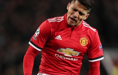 Ferdinand và Scholes chỉ trích Mourinho, đòi loại Sanchez