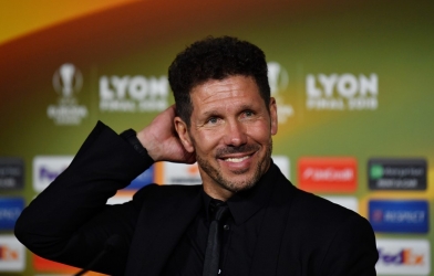 HLV Simeone và Griezmann vui mừng với danh hiệu Europa League