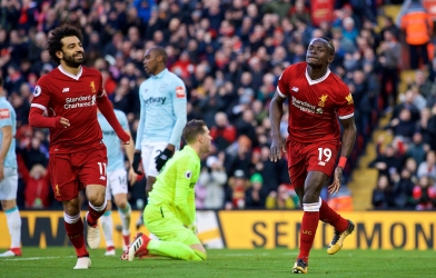 Hủy diệt West Ham, Liverpool đánh chiếm ngôi đầu