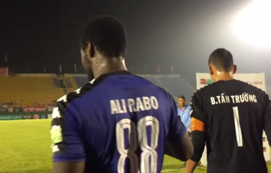 Khi Tây phải ngán V-League: Tôi chưa thấy điều này bao giờ