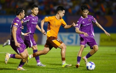 Trực tiếp bóng đá Becamex TP.HCM 1-1 HAGL: Về vạch xuất phát