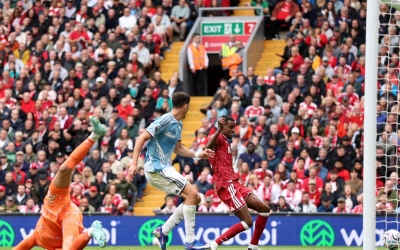 Anfield dậy sóng, Liverpool thoát thua sau màn rượt đuổi 4 bàn