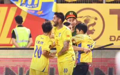 Trực tiếp bóng đá Hà Nội 0-4 SLNA: Đóng hòm trận đấu