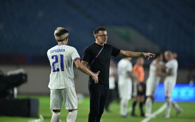HLV Thái Lan nhắc thẳng ĐT Việt Nam sau chiến thắng 4-0 ở FIFA ASEAN Cup
