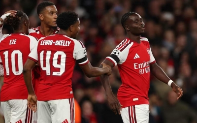 Arsenal giải mã Lille, thắng trận thứ 14 liên tiếp tại Champions League