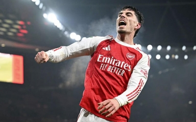 Arsenal phá dớp bán kết, hạ Chelsea nghẹt thở để vào chung kết Carabao Cup