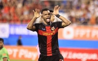 Trực tiếp Ninh Bình 1-0 SHB Đà Nẵng: Liên tiếp tấn công