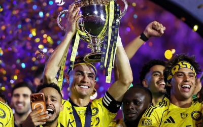 Ronaldo lập cú đúp rực rỡ, Al Nassr chính thức vô địch Saudi Pro League