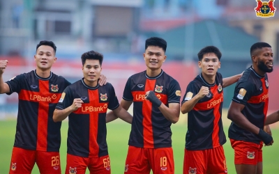 Hoàng Đức tỏa sáng, Ninh Bình đè bẹp Viettel giành vé chung kết