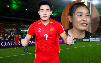 Mẹ Vua phá lưới Đình Bắc: 'Tôi không dám xem con trai đá nữa'