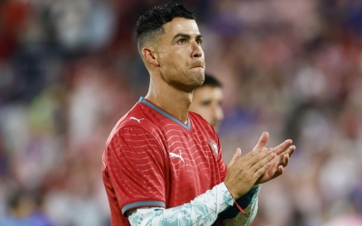 Ronaldo: 'Các người đã cố hạ gục tôi suốt 23 năm'