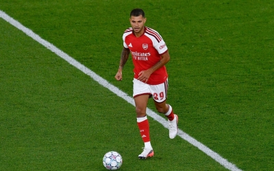 Arsenal thắng nghẹt thở tân binh Champions League trên chấm luân lưu