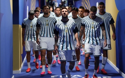 Cầu thủ Argentina đồng loạt phản ứng khi Messi tuyên bố giải nghệ