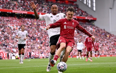 Hàng công vô hại, Liverpool chia điểm bạc nhược ngay tại Anfield