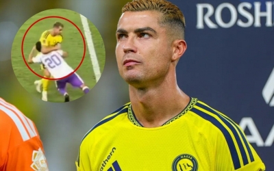 Nổi đóa vì thua 0-4, Ronaldo 'đấu vật' ngay trên sân
