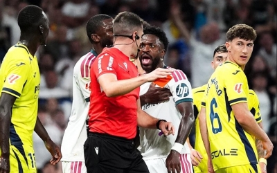 Vinicius nhận thẻ đỏ, Real Madrid vẫn thắng đầy bản lĩnh ở La Liga