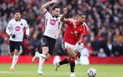 Carrick bất lực, MU thua thảm 0-3 ngay tại Old Trafford