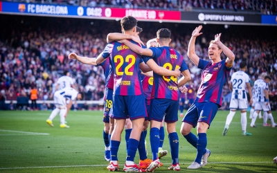 Trực tiếp bóng đá Galatasaray 1-0 Barca: Bất ngờ vươn lên dẫn trước