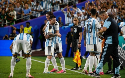 Hậu duệ Messi xuất hiện, khoảnh khắc chuyển giao khiến fan Argentina phấn khích