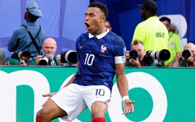 Mbappé đáp trả dữ dội khiến người Pháp phải công khai xin lỗi
