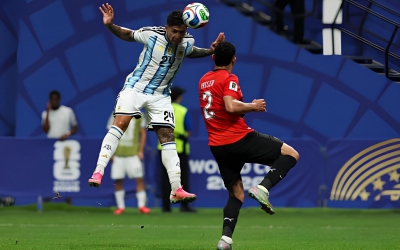 Đồng đội tại Argentina bất ngờ sở hữu cột mốc Messi không bao giờ chạm tới được