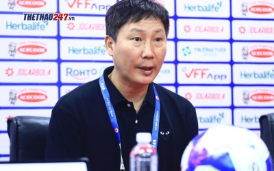HLV Kim Sang Sik: 'Chúng tôi phải xem lại cân nặng của Xuân Son'
