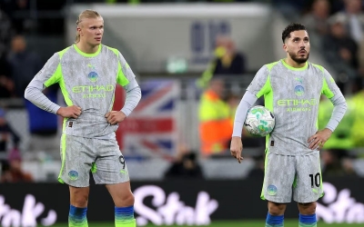 Man City hòa điên rồ, Arsenal rộng cửa vô địch Ngoại hạng Anh