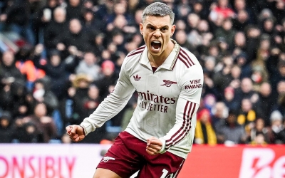 VAR gây bão, Arsenal tiến sát ngôi vương Ngoại hạng Anh
