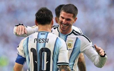 Đồng đội tiết lộ điều chưa từng thấy ở Messi trước đại chiến tuyển Anh
