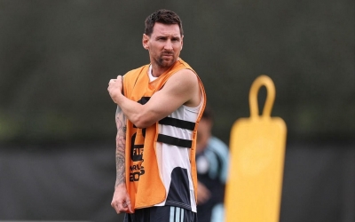 500 phóng viên đổ xô đến xem Messi làm điều này trước trận Anh vs Argentina