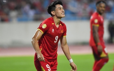 Đình Bắc thốt lên 1 điều sau khi bị HLV Kim Sang Sik thay sớm