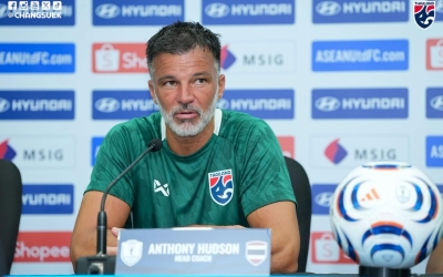 HLV Thái Lan bị mẹ quở trách vì màn tranh cãi tại AFF Cup 2026