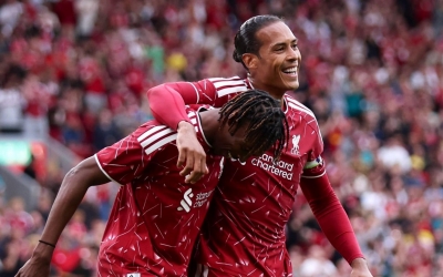 Chia sẻ quan điểm: Van Dijk có phải trung vệ Liverpool đúng chuẩn huyền thoại Ngoại hạng Anh?!